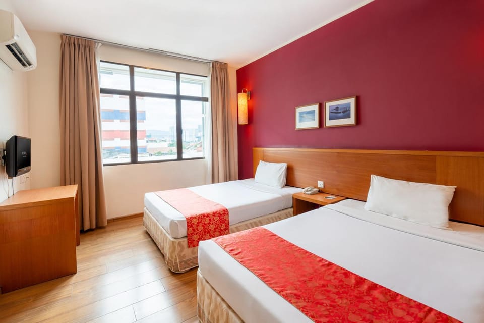 Bed, TV and multimedia, View (from property/room), Photo of the whole room, Bedroom