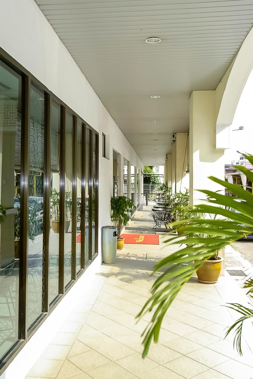 Property building, Facade/entrance, Day, Neighbourhood, Other, Area and facilities, Location