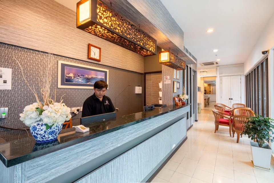 Staff, Lobby or reception, Seating area