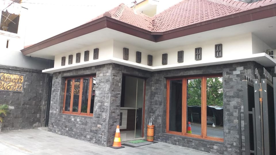 Facade/entrance