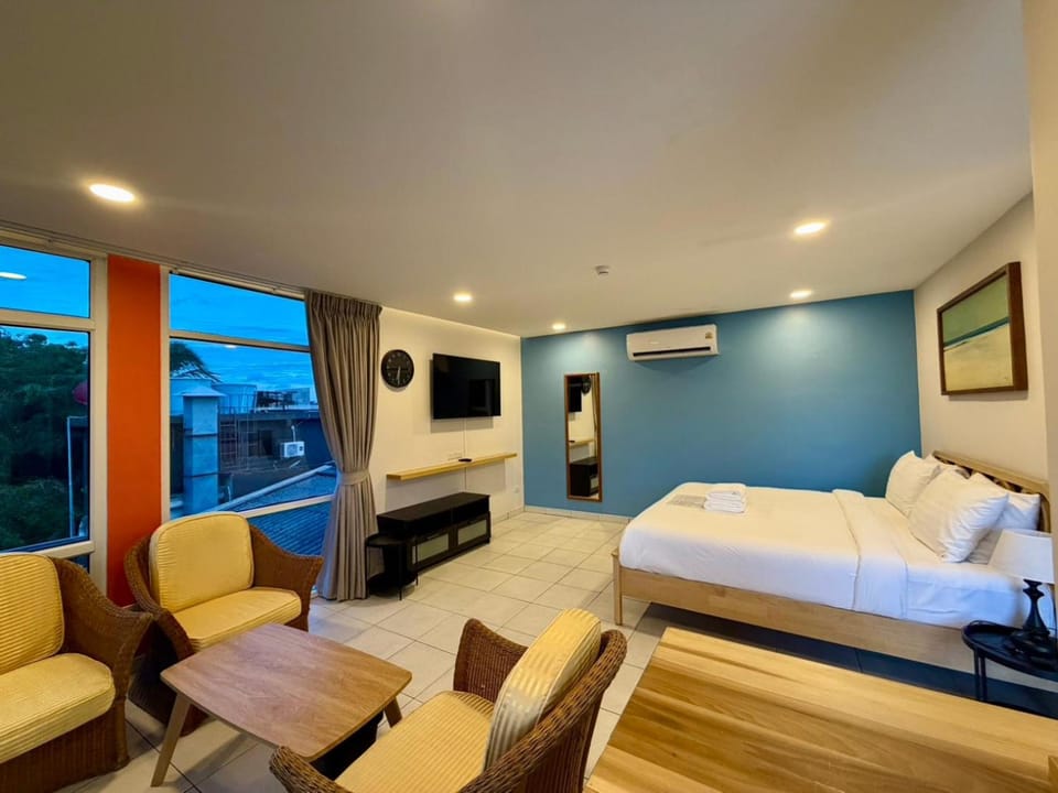 Communal lounge/ TV room, Bed, TV and multimedia, Living room, Photo of the whole room, Bedroom, air conditioner