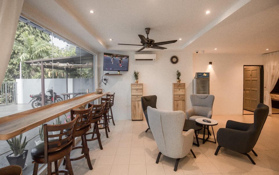 Amazing Home Inn Vacation rental in George Town