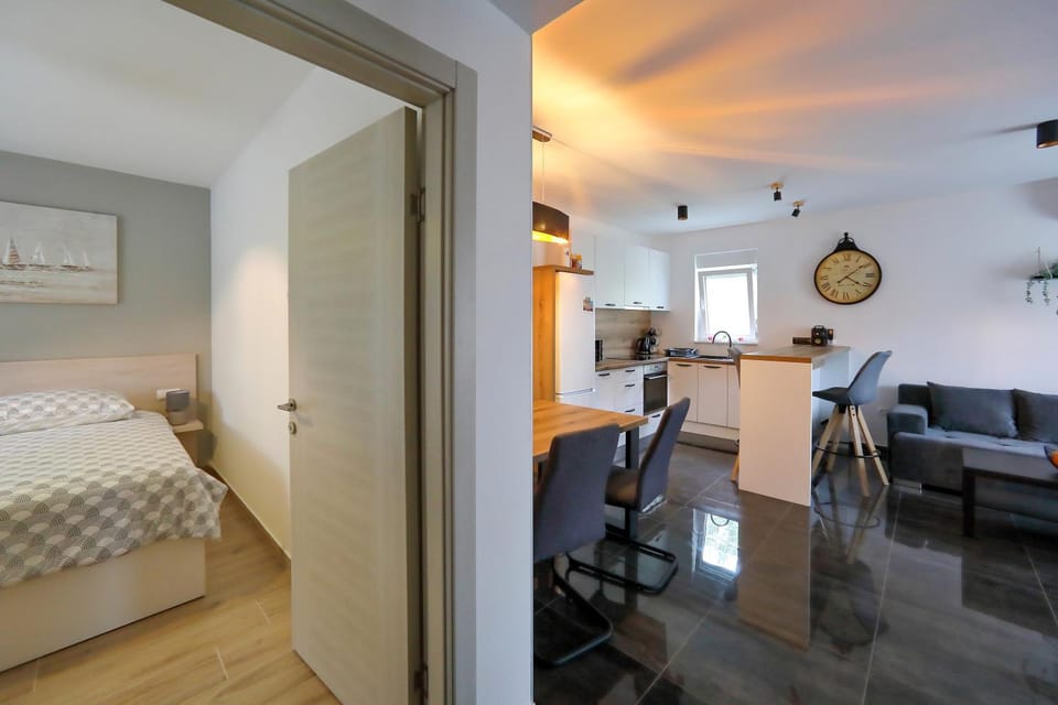 Bed, Kitchen or kitchenette, Living room, Photo of the whole room, Seating area, Dining area, Bedroom