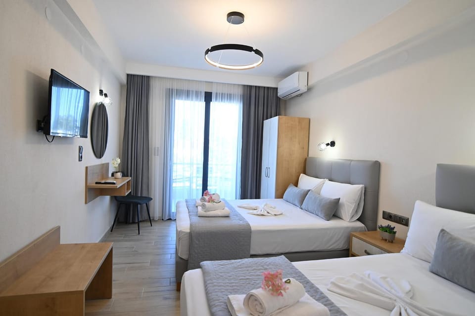 Bed, TV and multimedia, Photo of the whole room, Bedroom, towels, air conditioner