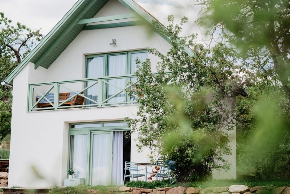 Property building, Spring, Day, Garden, Garden view