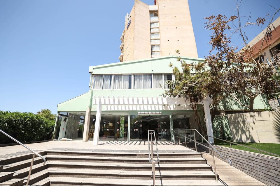 Property building, Facade/entrance, Day