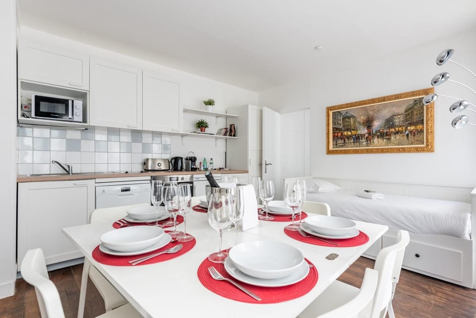 Kitchen or kitchenette, Living room, Seating area, Dining area, minibar, pet friendly