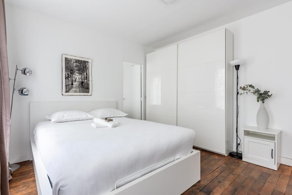 Bed, Bedroom, towels, wardrobe