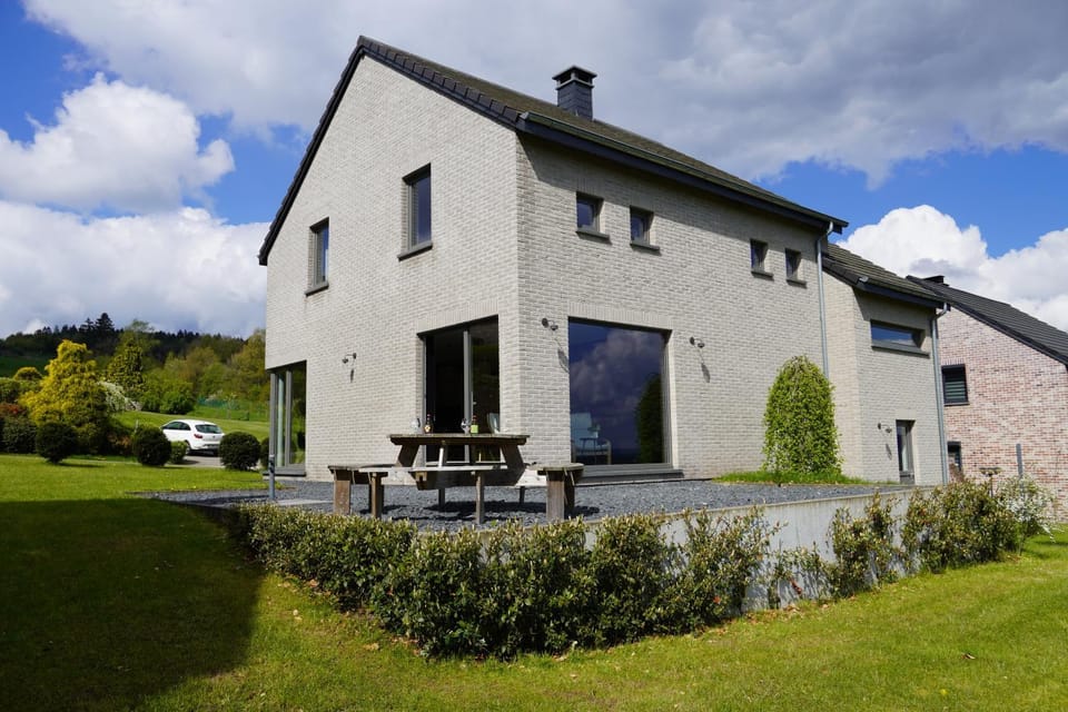 Property building, Garden, Balcony/Terrace