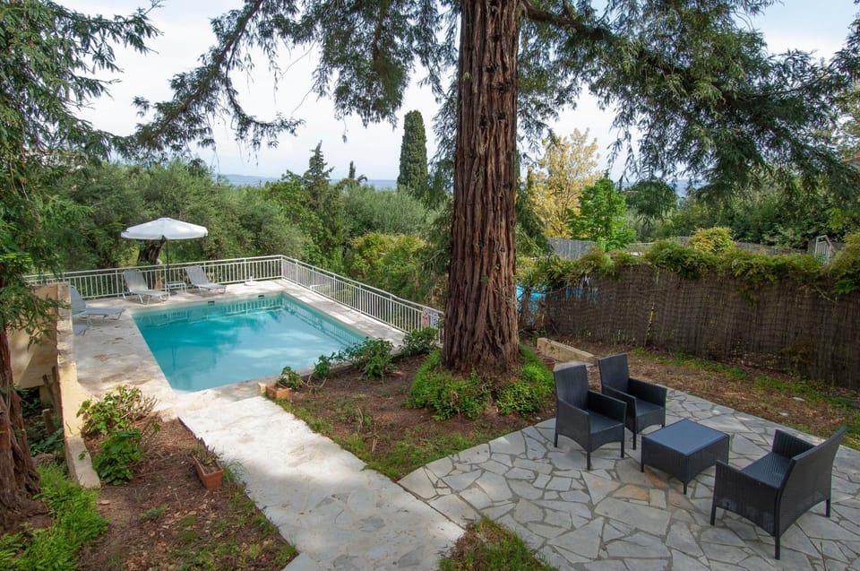Dining area, Swimming pool