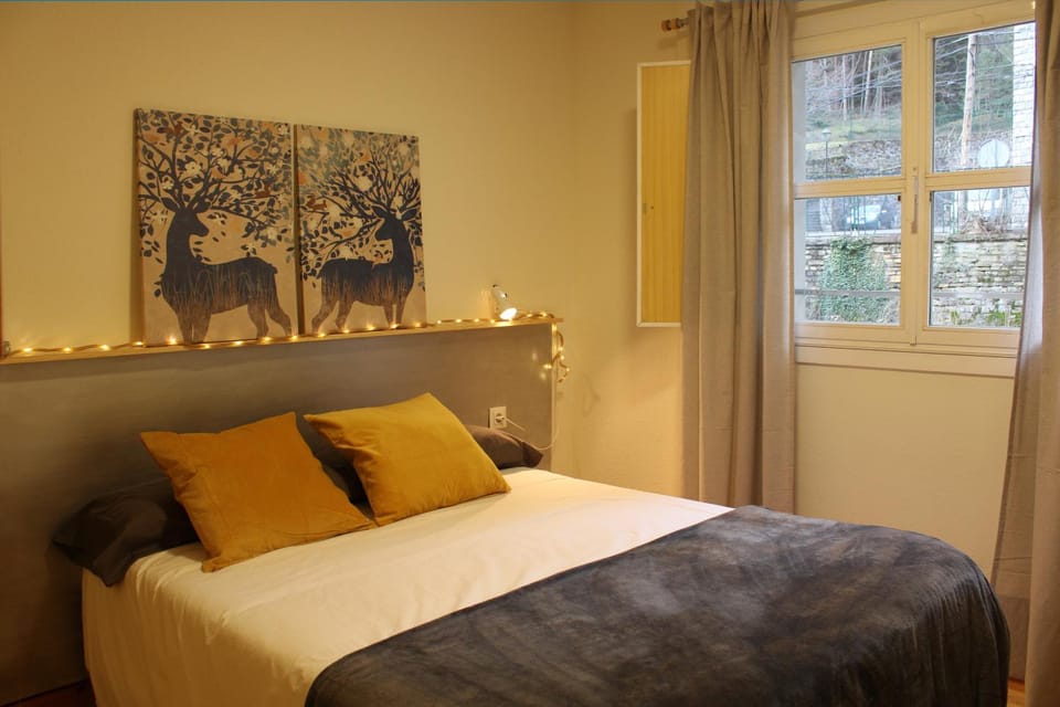 Bed, Bedroom