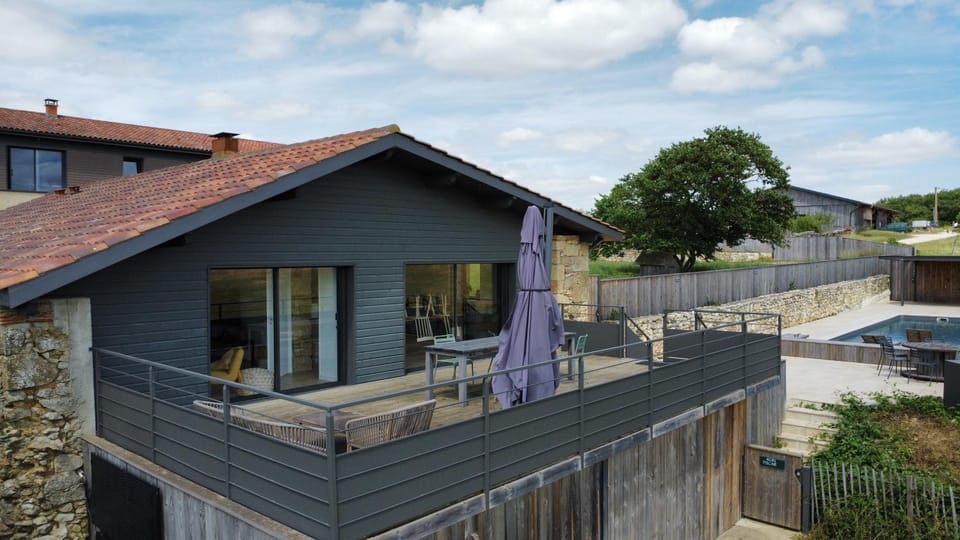 Patio, Balcony/Terrace, Swimming pool, internet, acessibility
