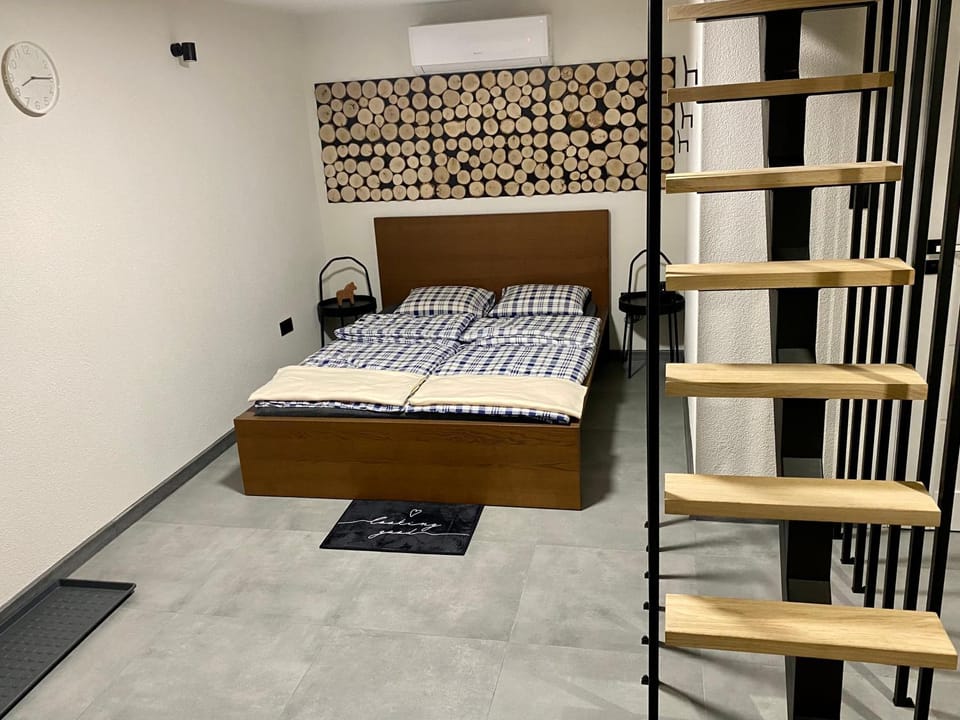 Bed, Photo of the whole room