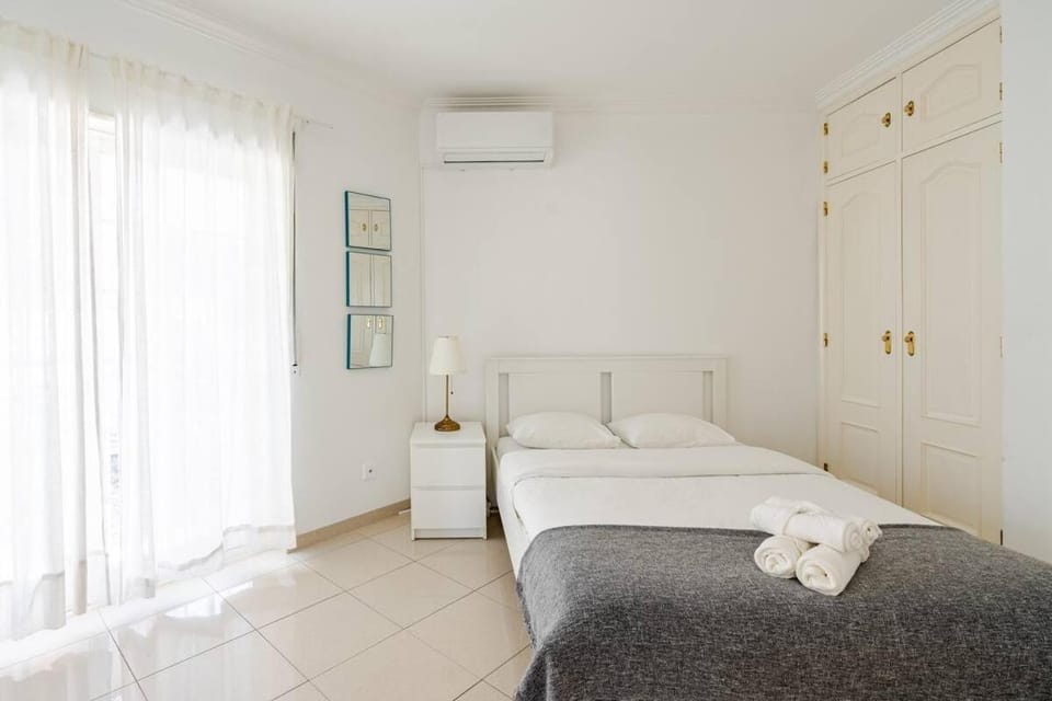 Cascais cozy & air conditioning & large Bed and Breakfast in Cascais