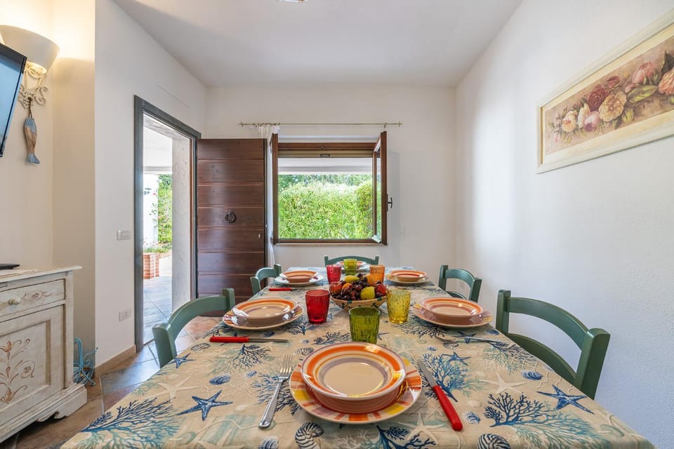 TV and multimedia, Living room, Food and drinks, Seating area, Dining area, Food, Breakfast, Lunch, Dinner, Inner courtyard view, dishwasher, furniture, heating, microwave, kitchen, air conditioner