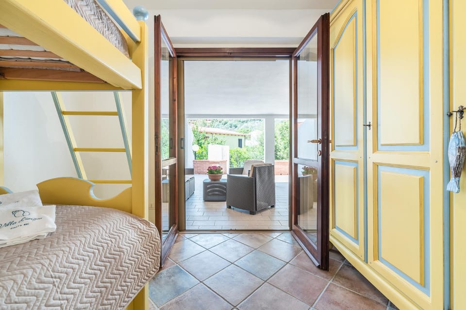 Bed, Photo of the whole room, Seating area, Bedroom, Inner courtyard view, furniture, furniture, heating, towels, wardrobe, air conditioner