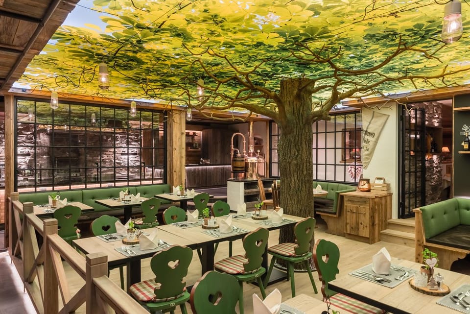 Restaurant/places to eat, Seating area, Dining area