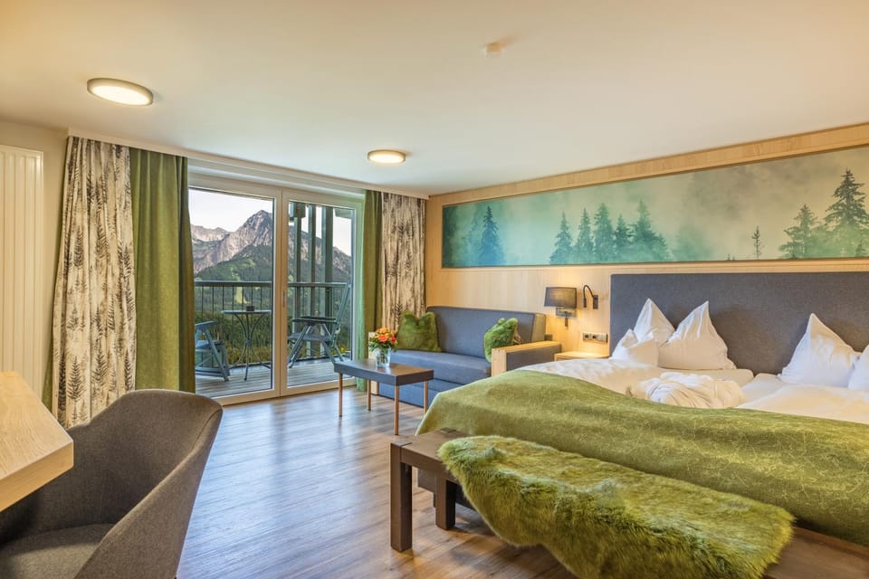 Bed, Living room, Photo of the whole room, Seating area, Bedroom