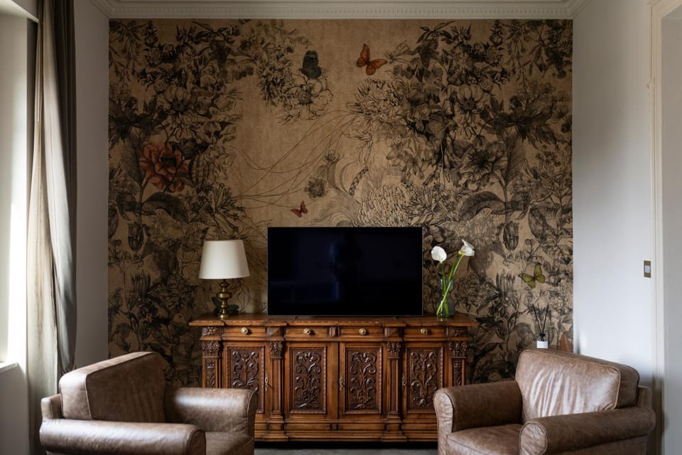 Communal lounge/ TV room, Living room, Seating area, Evening entertainment