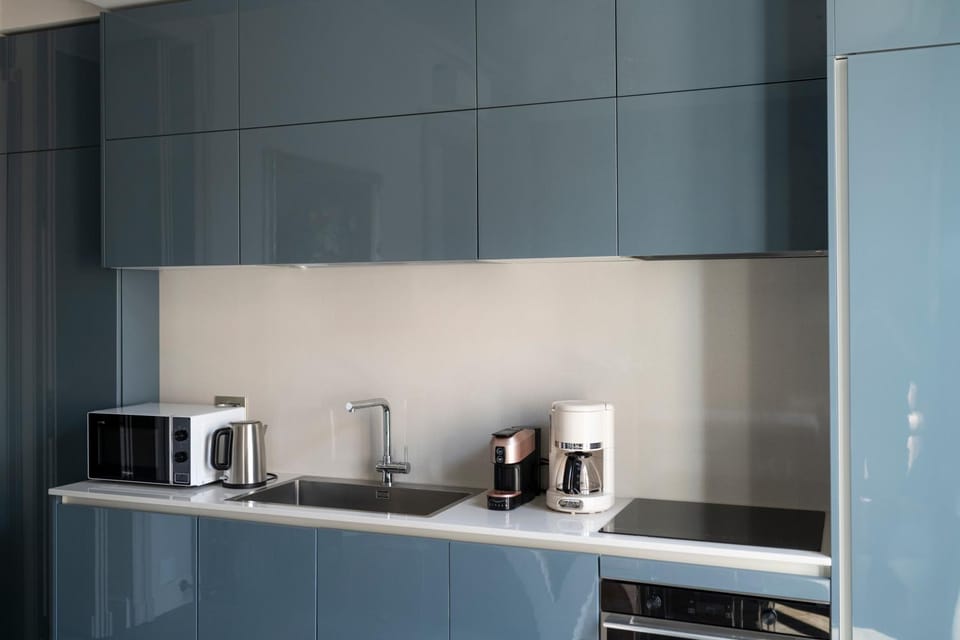 Coffee/tea facilities, Kitchen or kitchenette, microwave, oven, stove