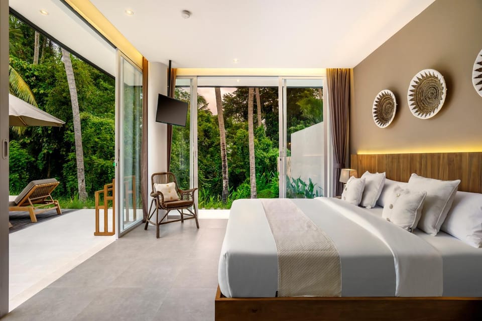 Bed, View (from property/room), Photo of the whole room, Seating area, Bedroom