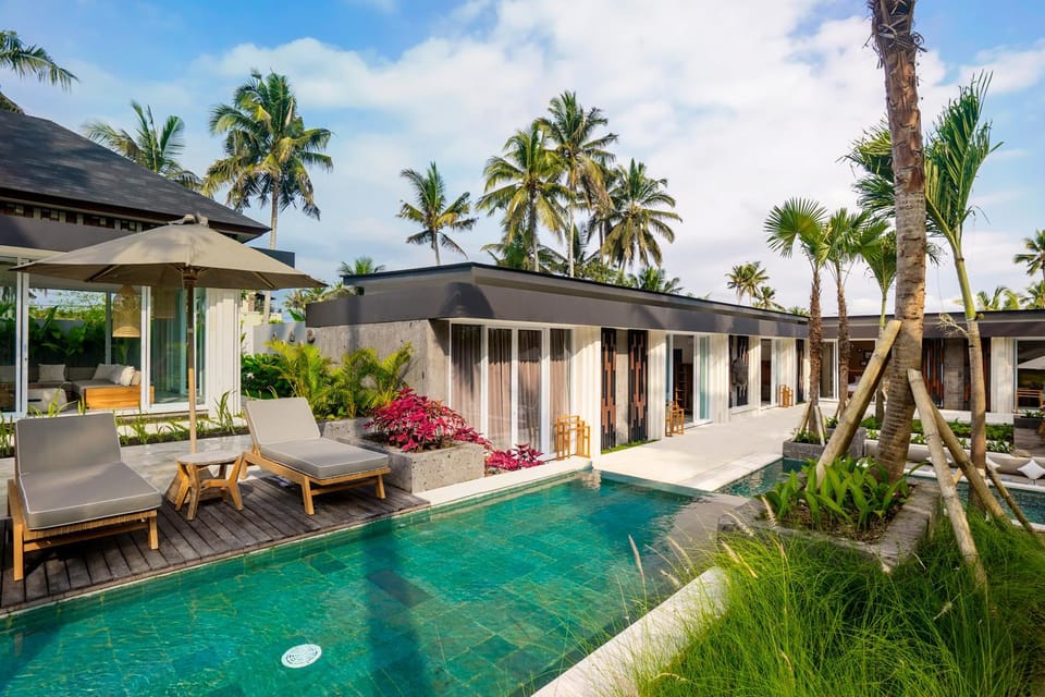 Property building, Pool view, Swimming pool