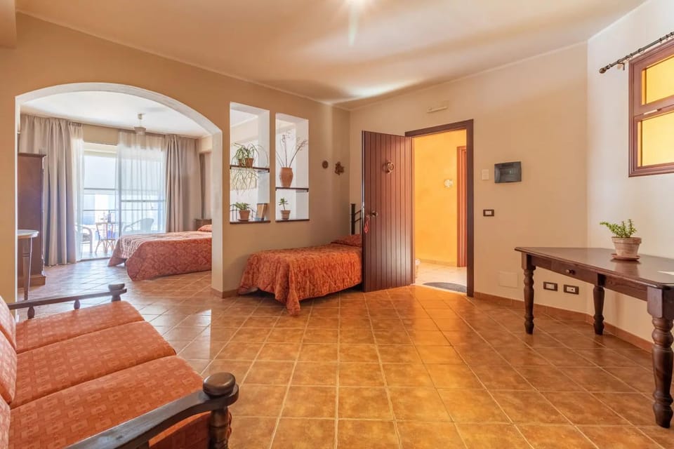 Bed, Living room, Photo of the whole room, Seating area, Bedroom