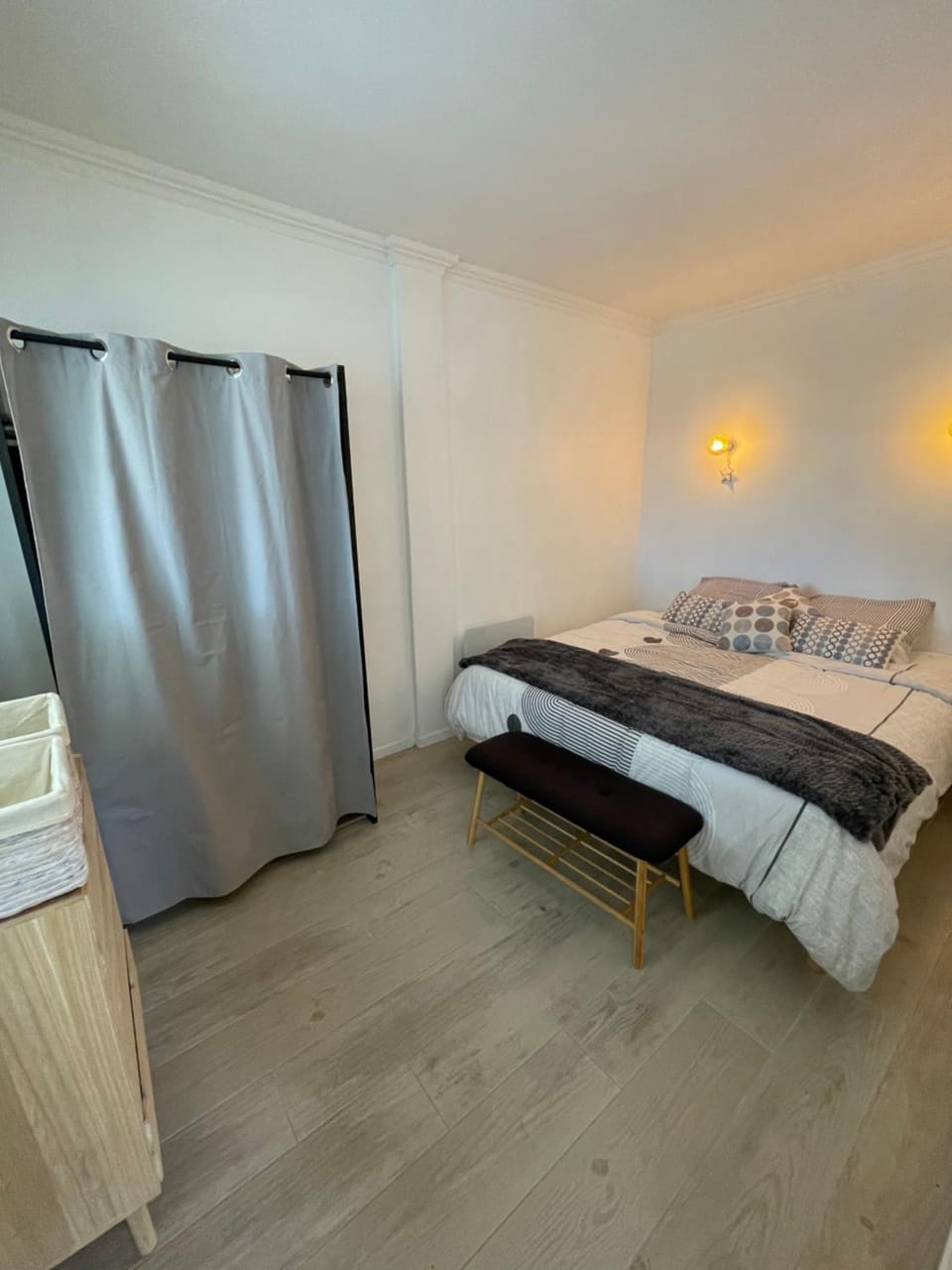 Bed, Photo of the whole room, Bedroom, wardrobe