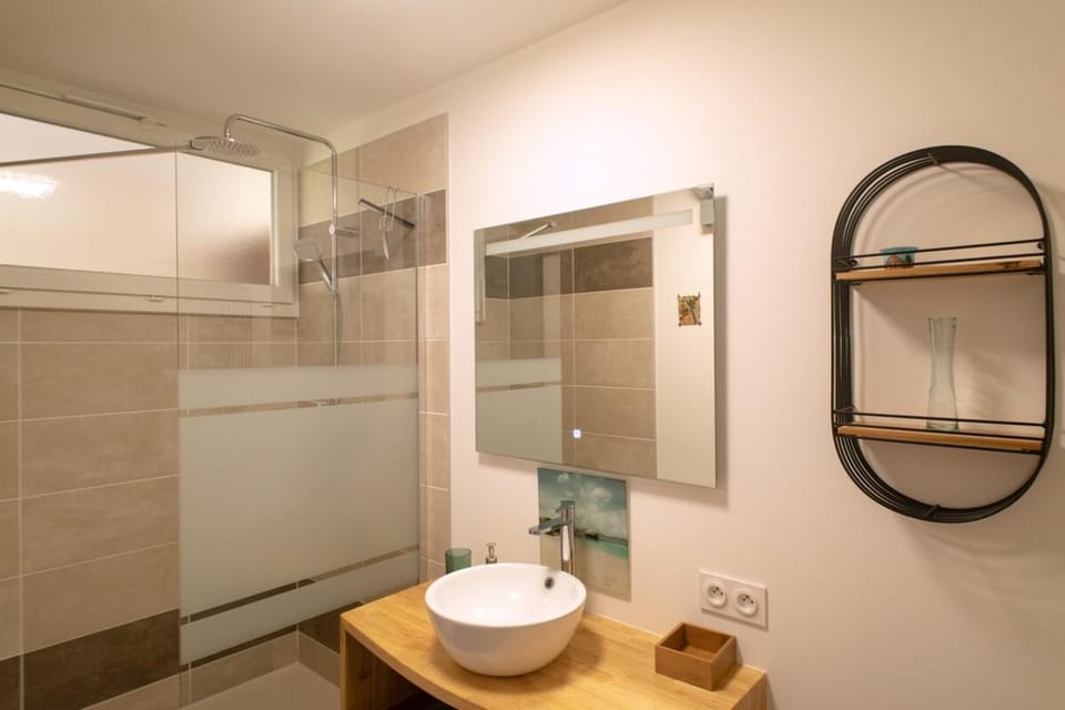 66B - Beautiful flat 800m from the sea with private parking Apartment in Collioure