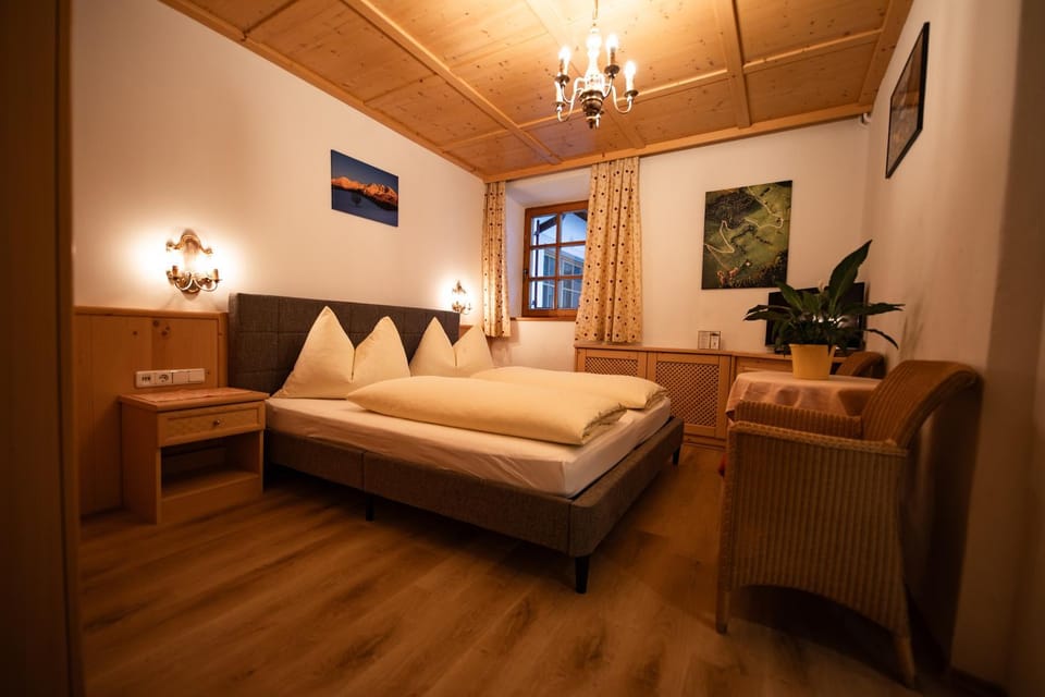 Bed, TV and multimedia, Photo of the whole room