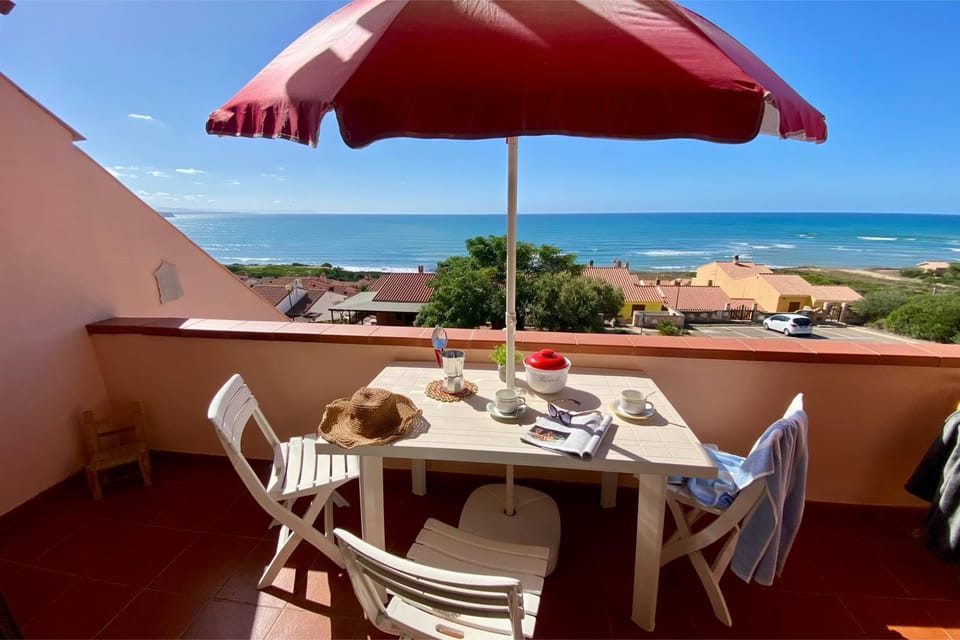 Natural landscape, View (from property/room), Balcony/Terrace, Dining area, Sea view
