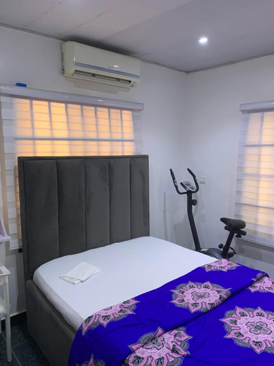 Bed, Bedroom, air conditioner