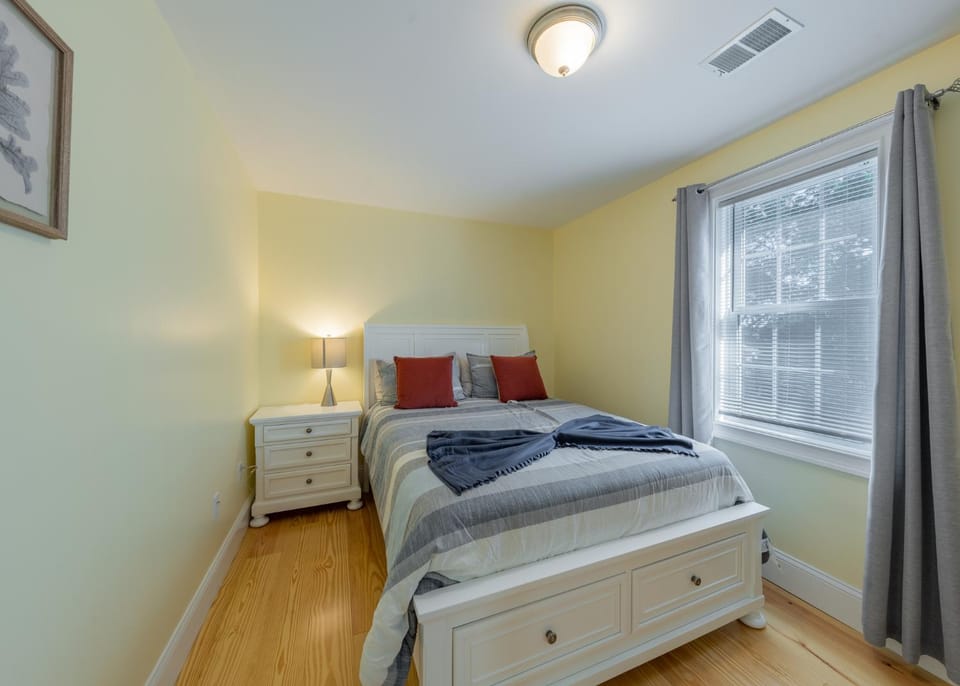 Peaceful 5BR & 4BA Quincy House w Patio, near Red Line & Pet Friendly 284 House in Weymouth