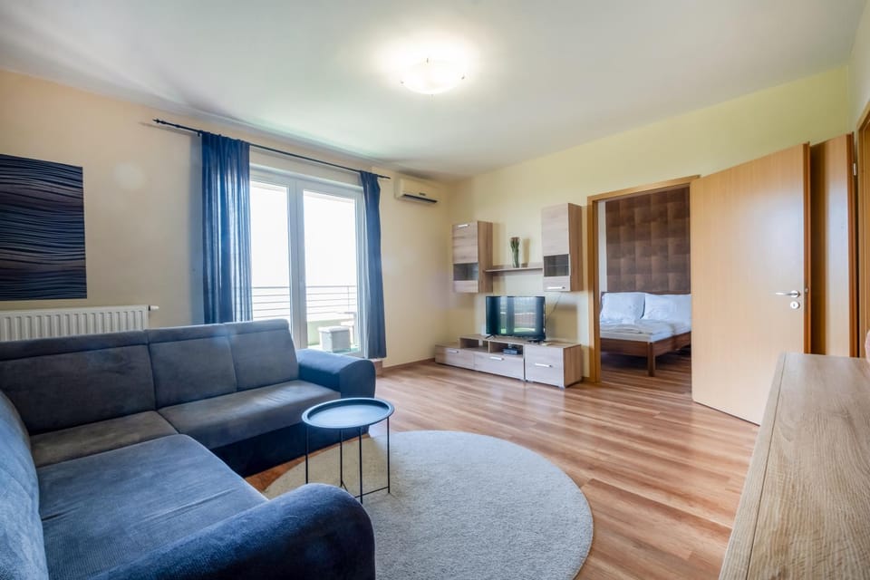 Living room, Photo of the whole room