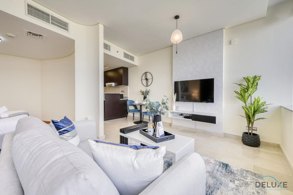 Best Value Modern 1BR with Pool & Stunning Views by Deluxe Holiday Homes Apartment in Dubai