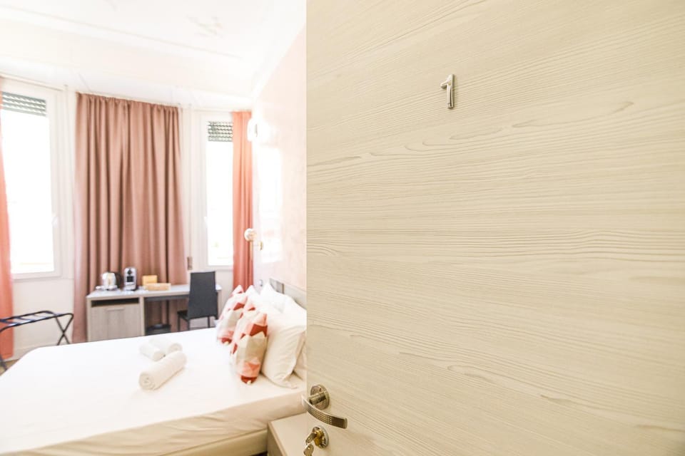 Erreggi Luxury Rooms Bed and Breakfast in Rome