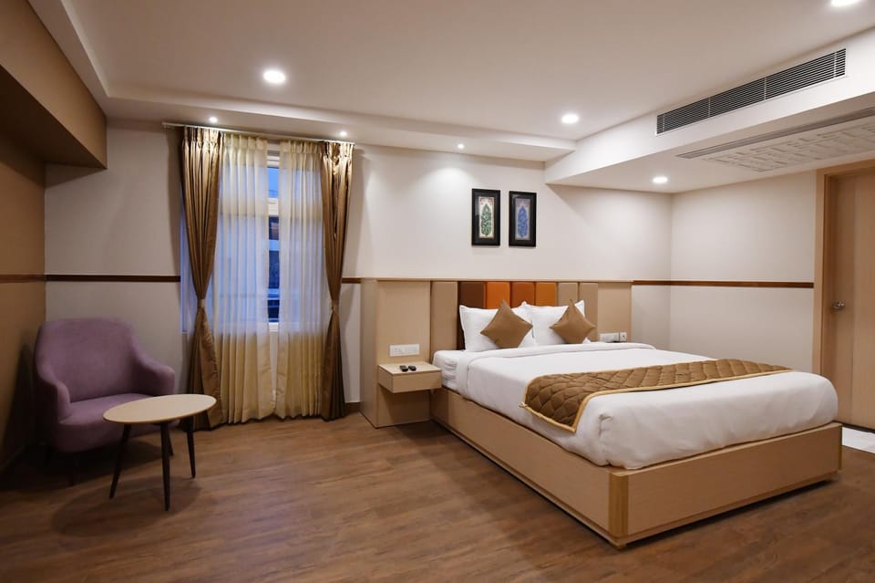 Bed, Photo of the whole room, Bedroom, air conditioner