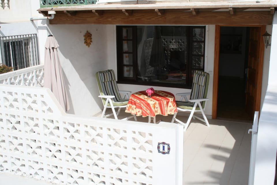 Facade/entrance, Balcony/Terrace