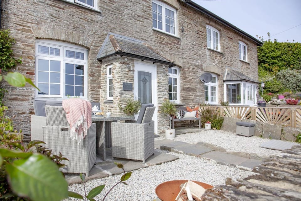 Garden, Seating area, Garden view