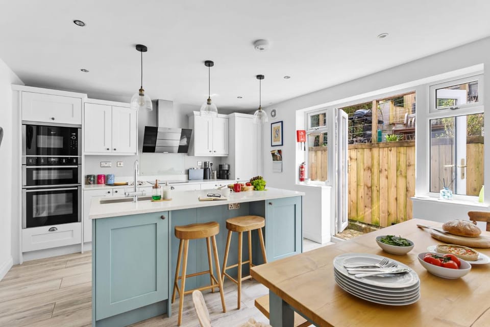 Kitchen or kitchenette, Dining area, oven, stove, toaster