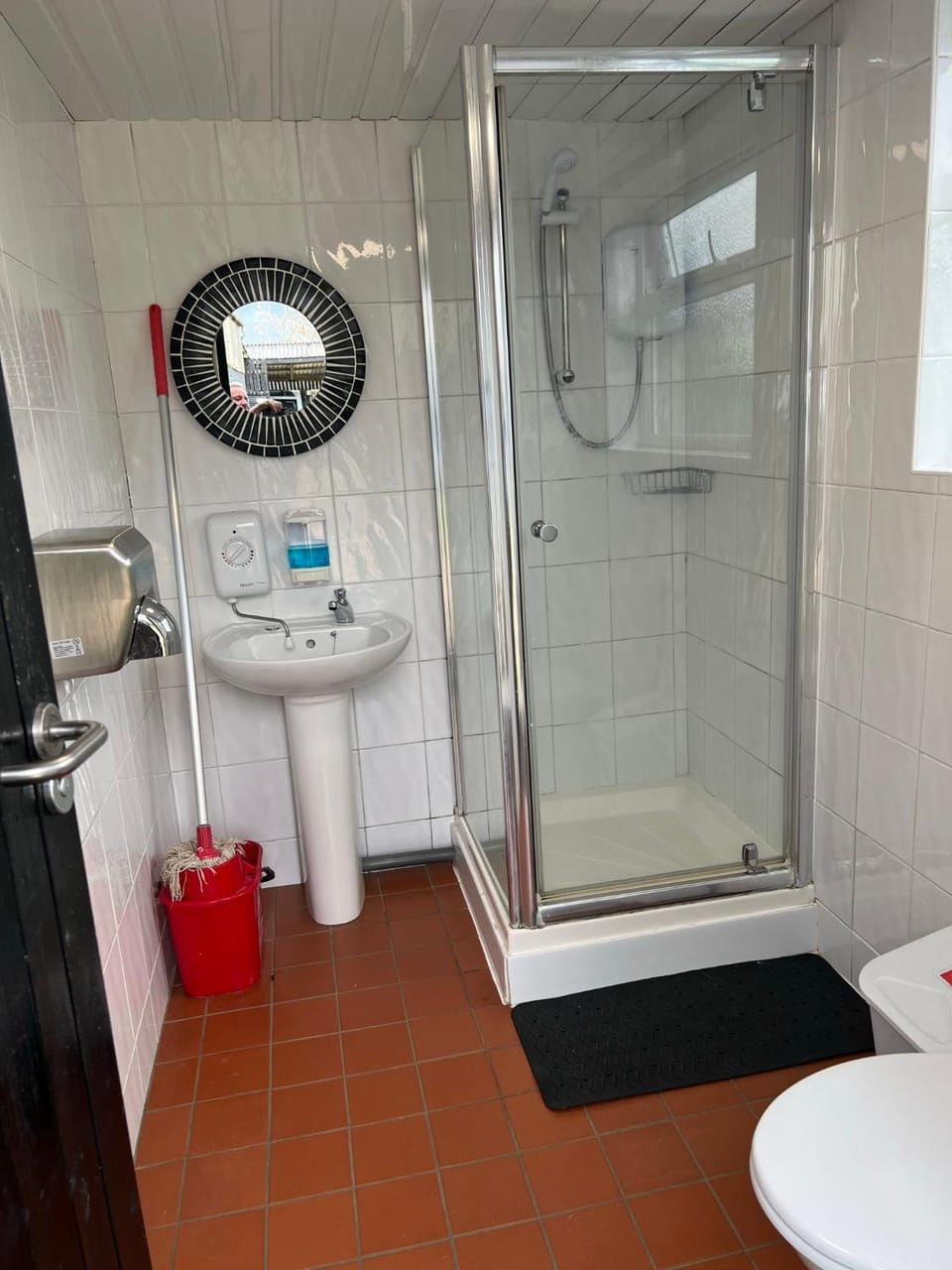 Shower, Toilet, Bathroom, Internal: Not applicable to any particular room