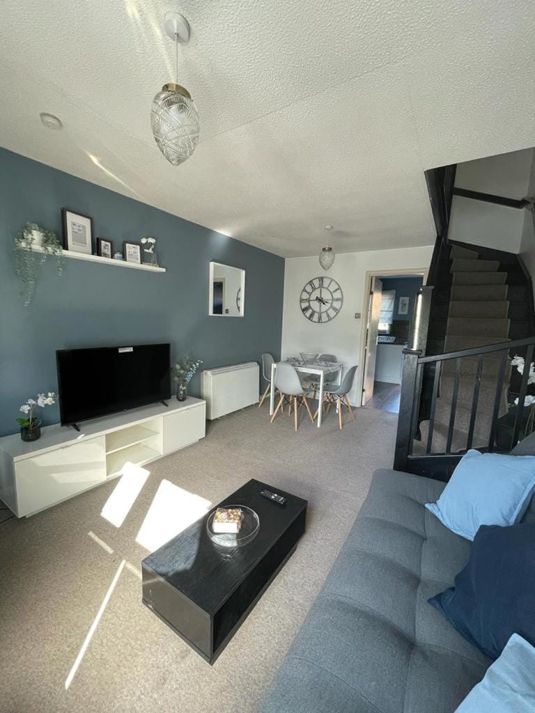 Communal lounge/ TV room, Living room, Seating area