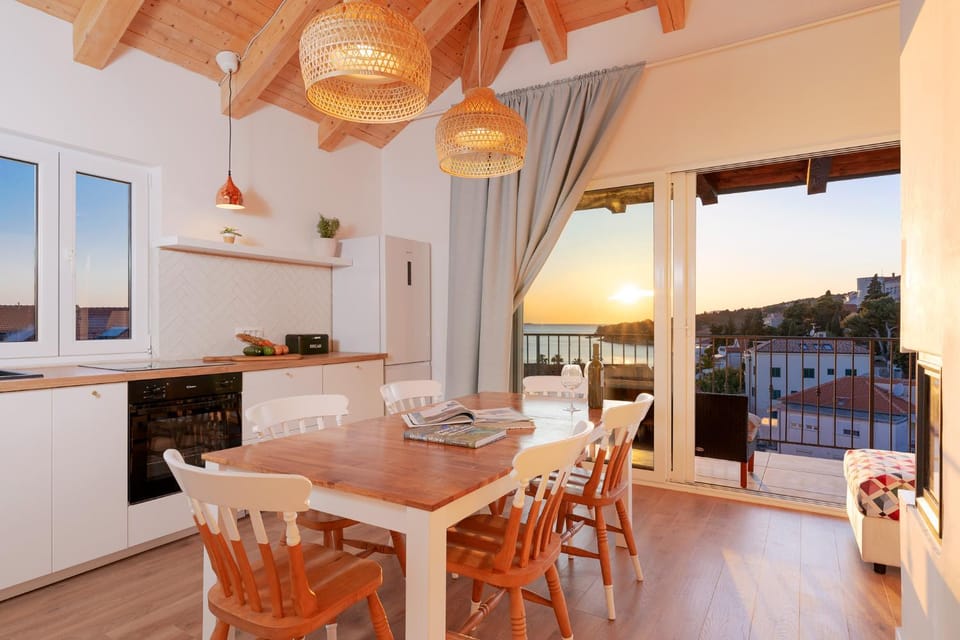 Dining area, Sea view, kitchen