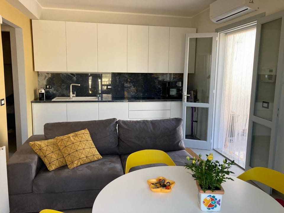 Kitchen or kitchenette, Living room, Dining area