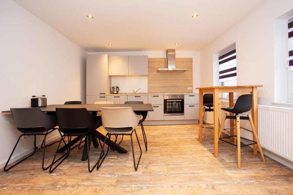 Kitchen or kitchenette, Seating area, Dining area, Communal kitchen