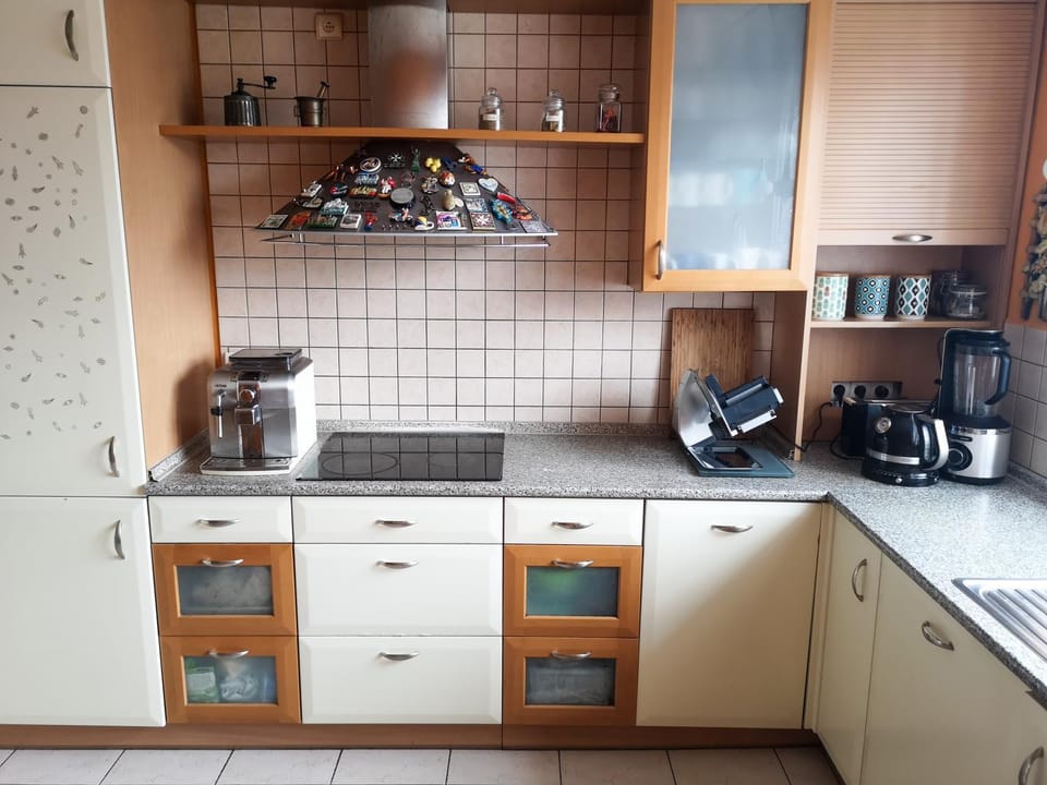 Kitchen or kitchenette, Communal kitchen, dishwasher, Internal: Not applicable to any particular room