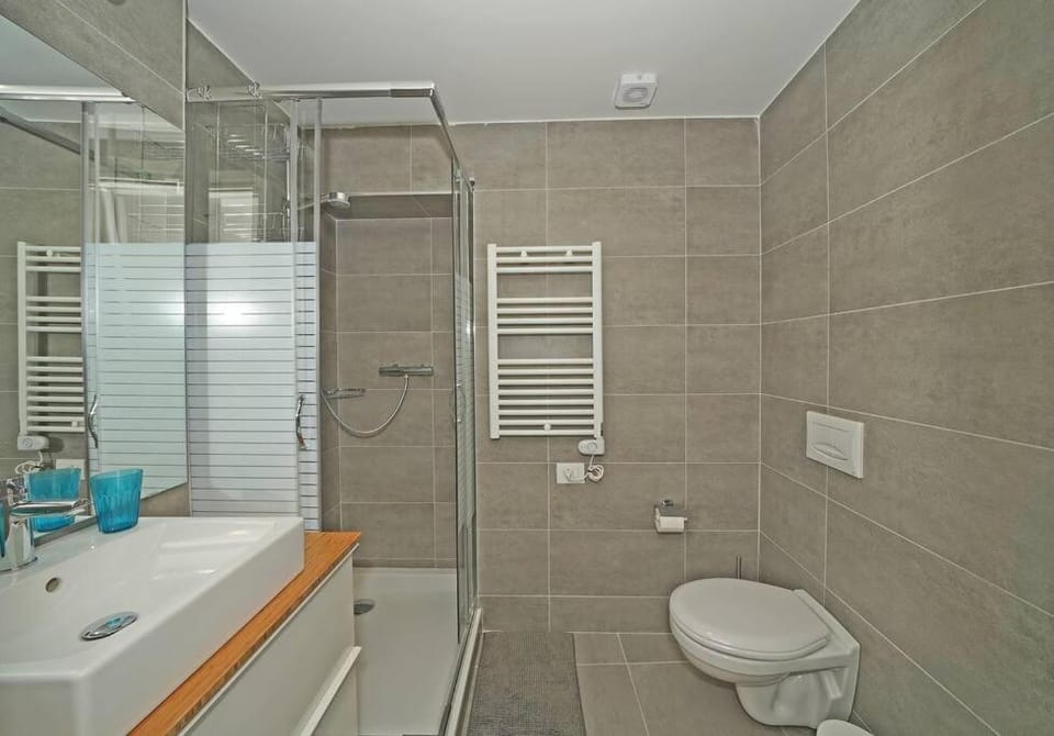 Fasano home with terrace and Lake view Apartment in Gardone Riviera