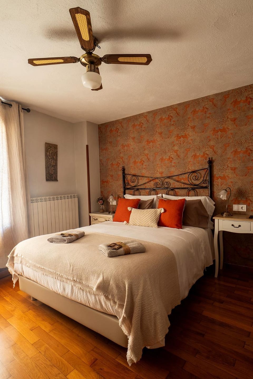 Bed, Balcony/Terrace, Photo of the whole room, heating