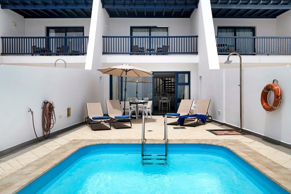 Property building, Swimming pool