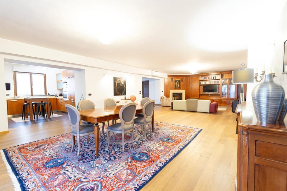 Living room, Dining area